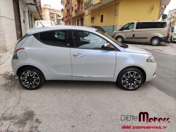 LANCIA YPSILON 1.2 69CV