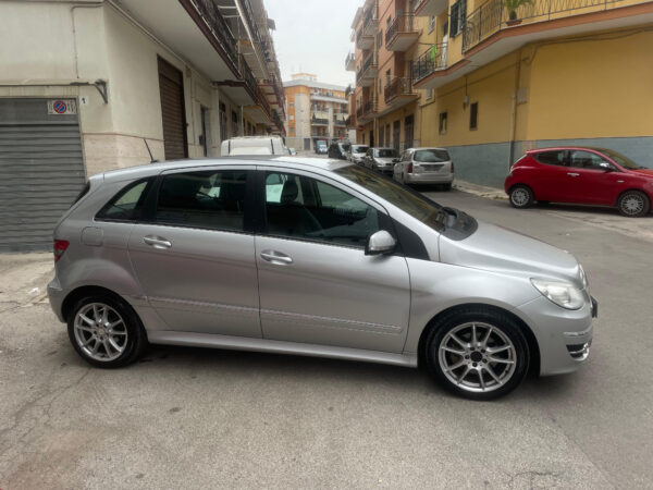 MERCEDES BENZ B 180 CDI PREMIUM - immagine 3