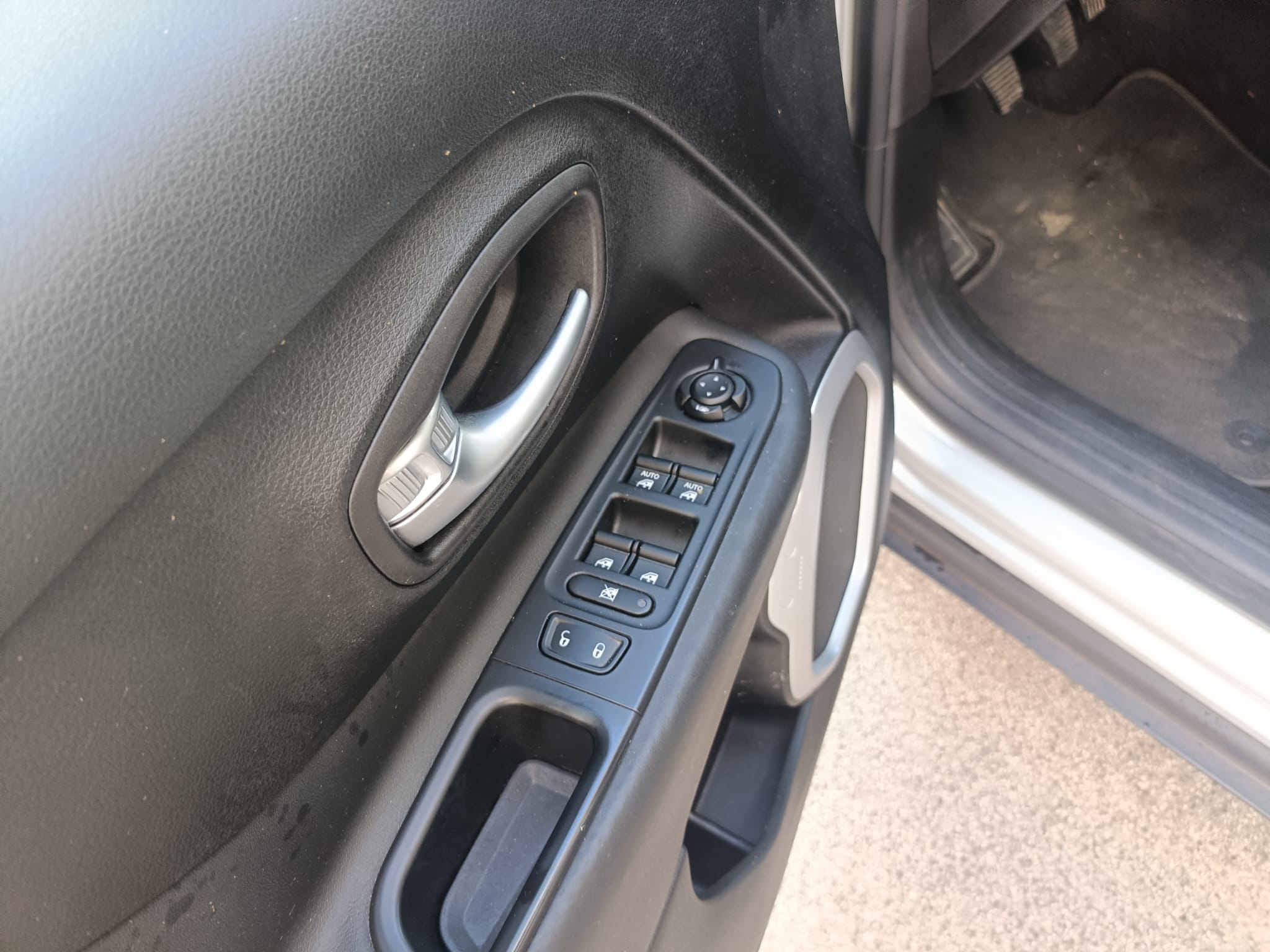 JEEP RENEGADE 2.0 MJT 140CV 4WD LIMITED - immagine 16