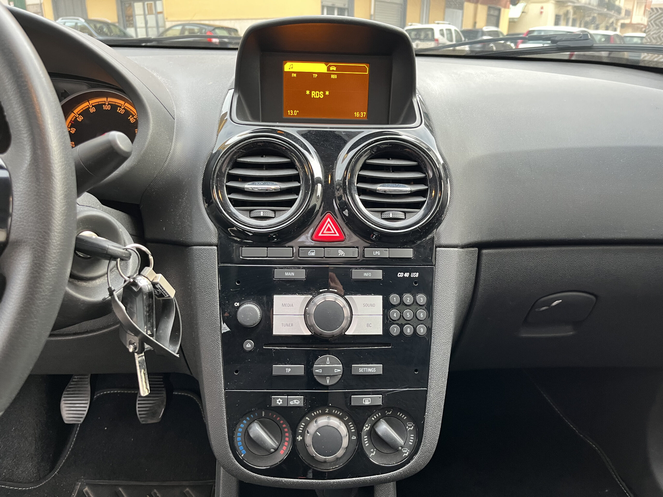 OPEL CORSA 1.2 85CV 5P GPL-TECH EDITION - immagine 13