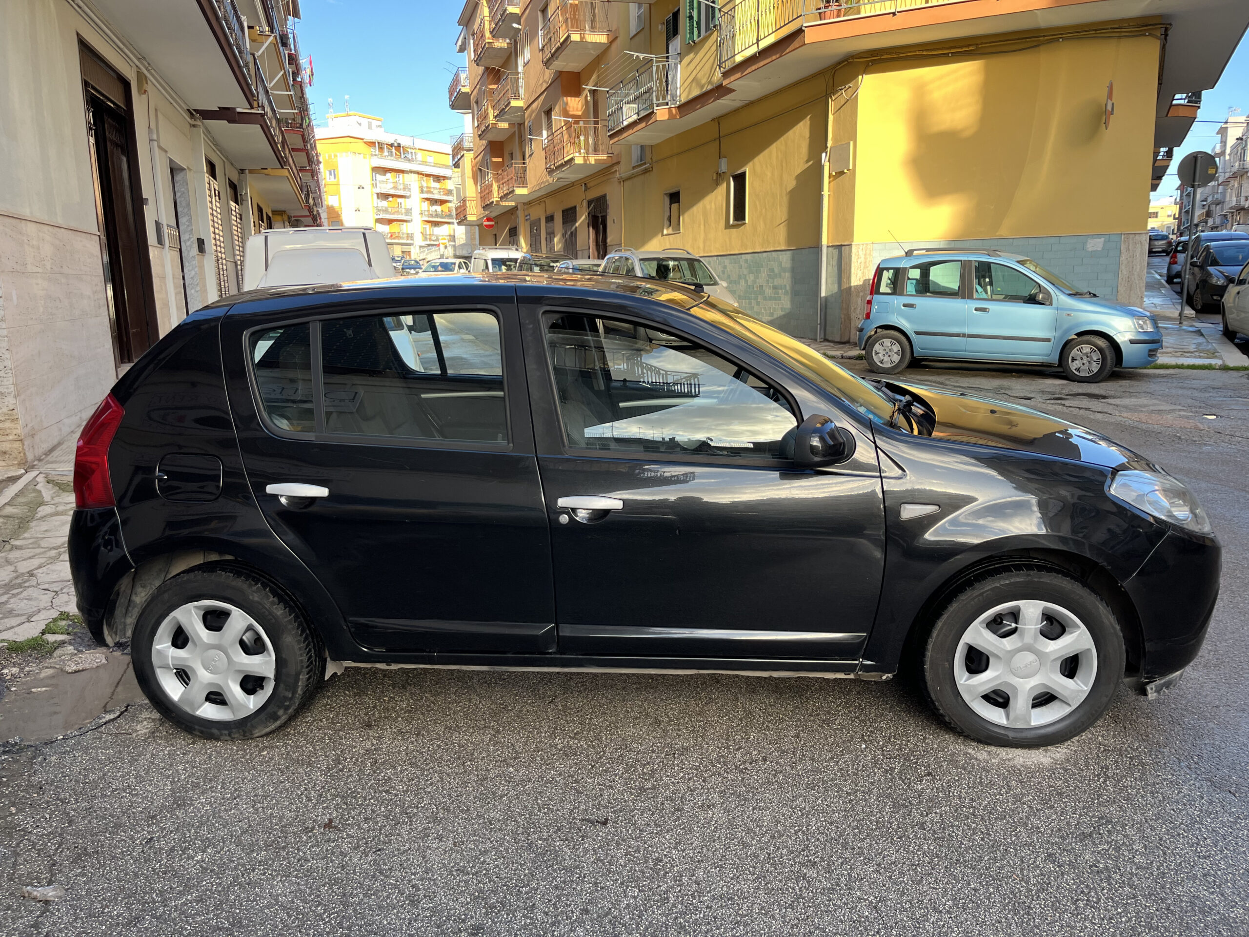 DACIA SANDERO 1.4 8V GPL LAUREATE - immagine 4