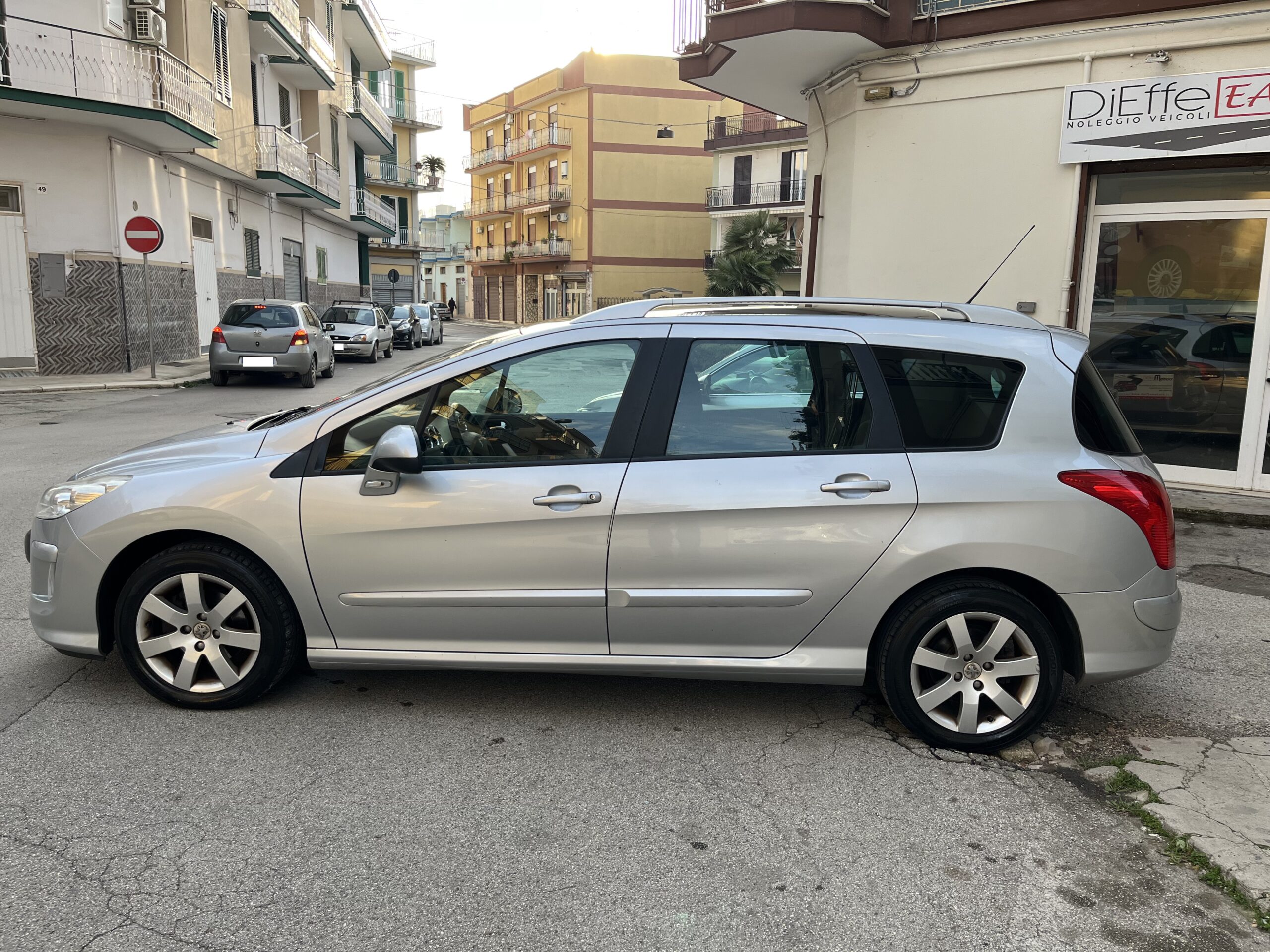 PEUGEOT 308 1.6 HDI 110CV SW CIEL TECNO - immagine 3