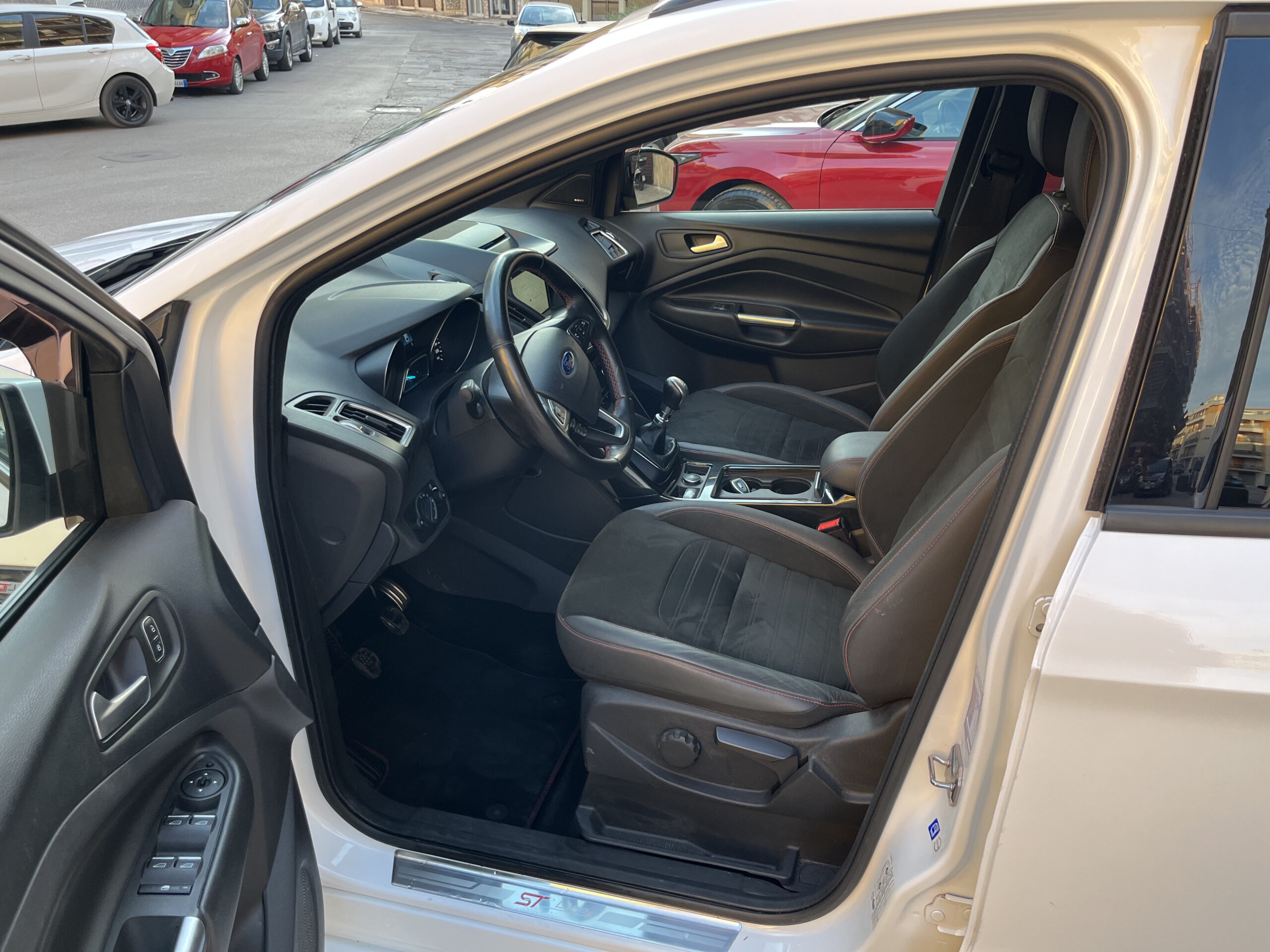 FORD KUGA 1.5 TDCI 120 CV S&S 2WD ST-LINE BUSINESS - immagine 9