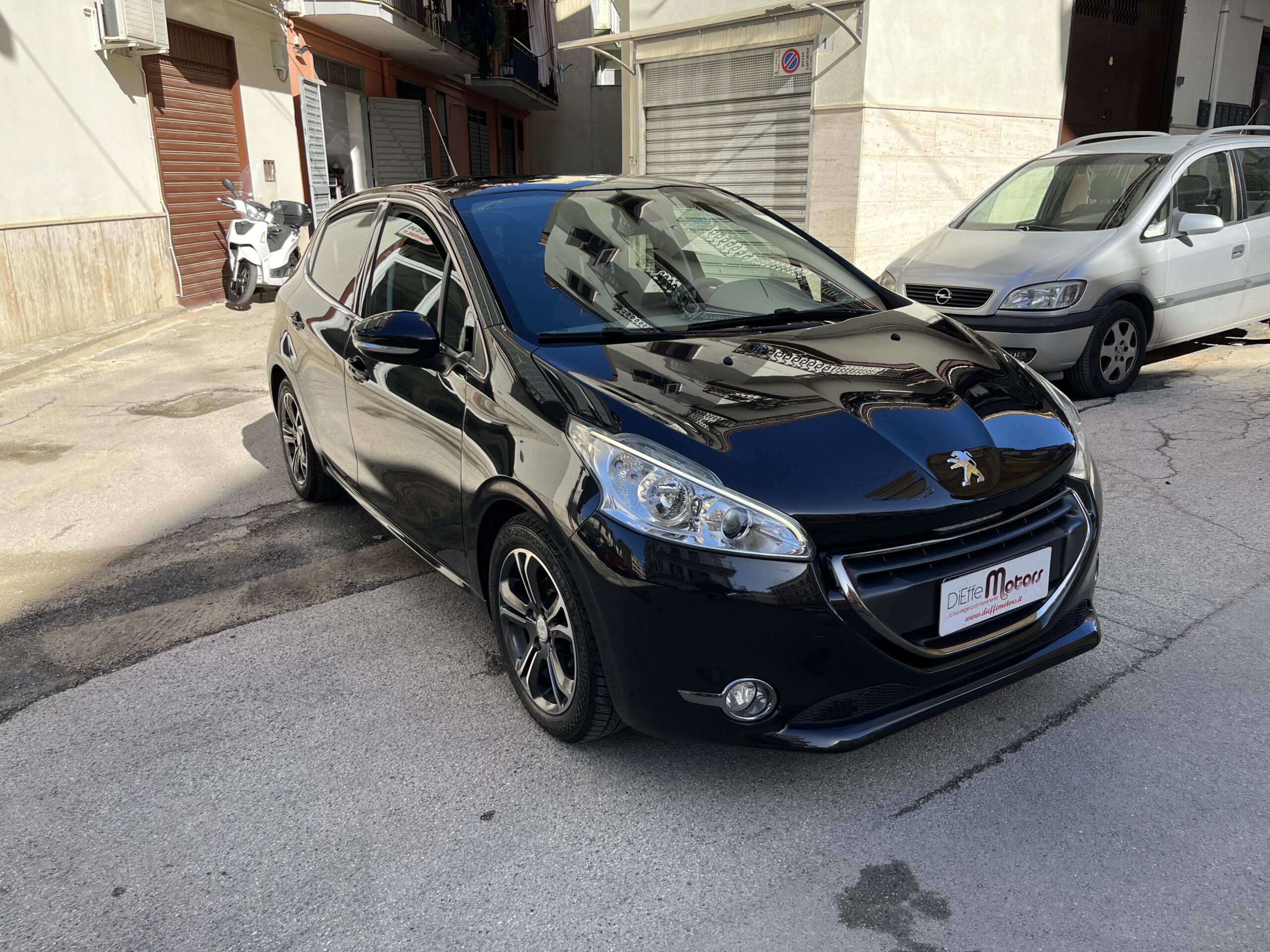 PEUGEOT 208 HDI 68 CV 5 PORTE ALLURE - immagine 3