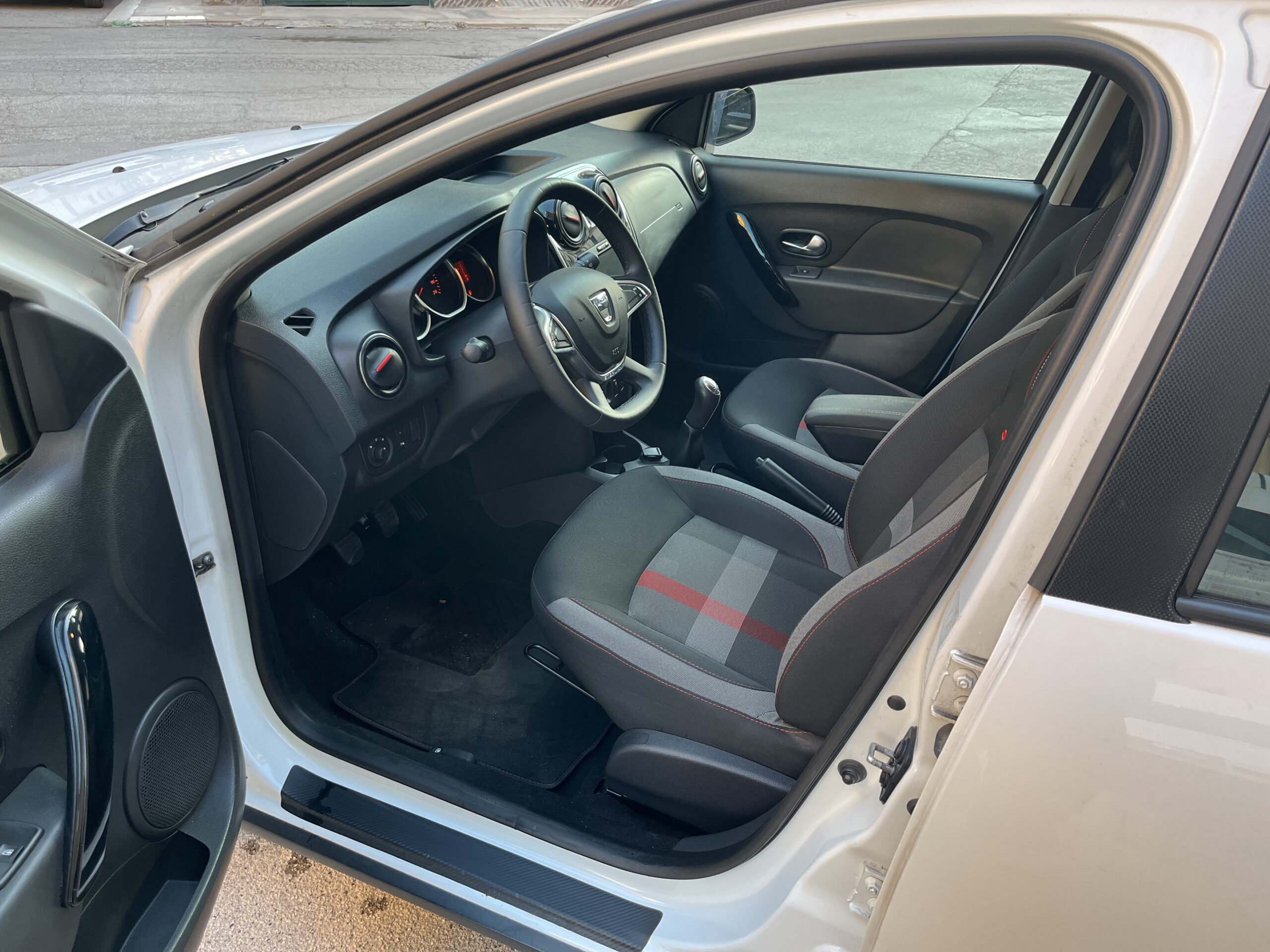 DACIA SANDERO STEPWAY 1.5 BLUE DCI 95CV TECHROAD - immagine 9