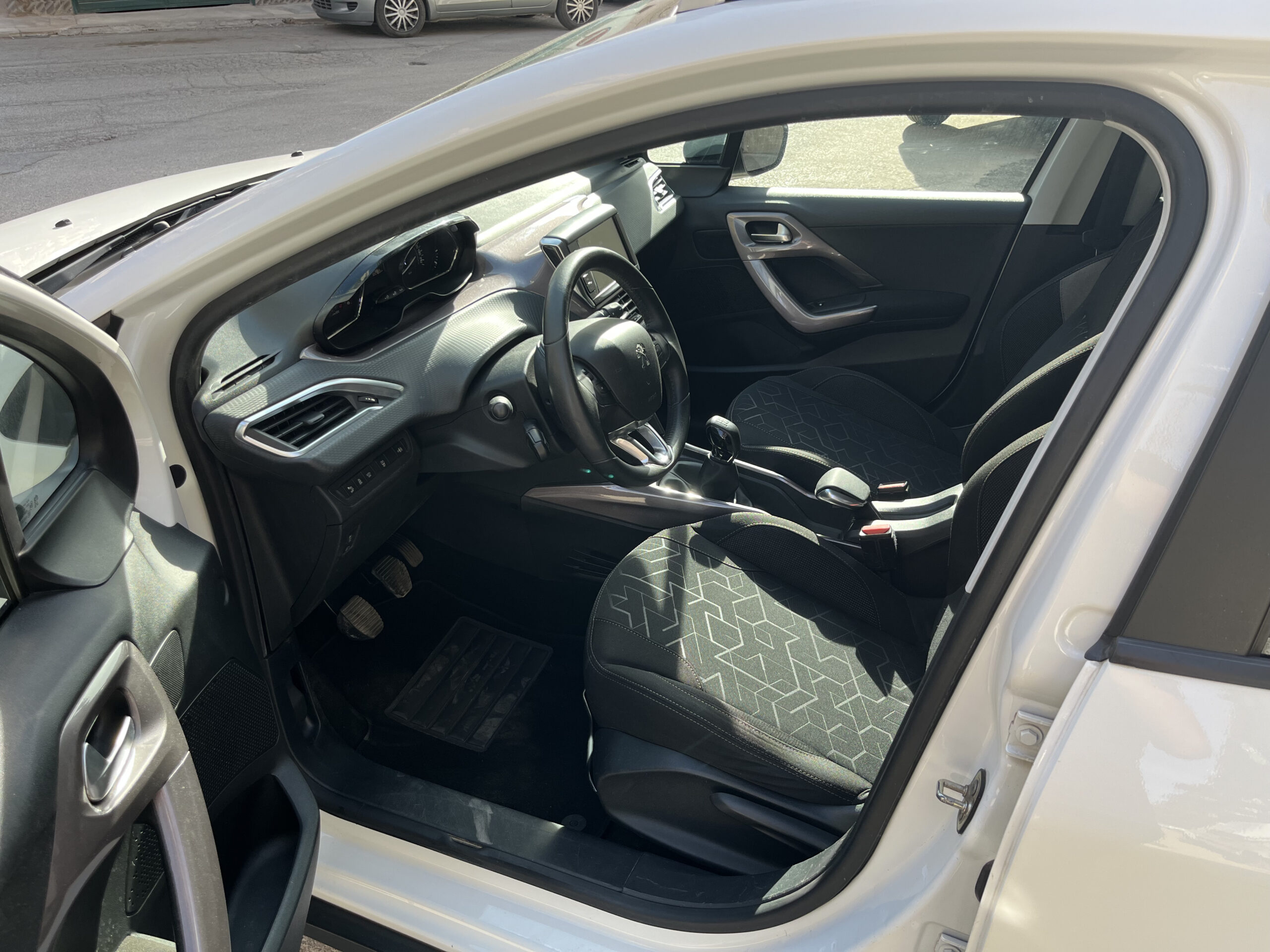 PEUGEOT 2008 E-HDI 92 CV STOP&START ACTIVE - immagine 9